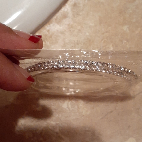 2 pair of hoop earings - Picture 2 of 4